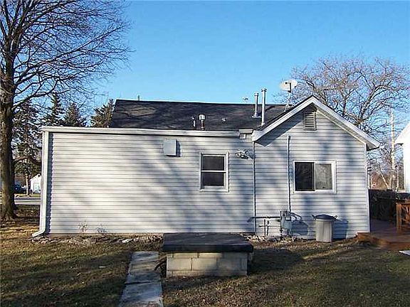 2nd image of 223 Cherry St