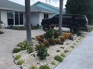 1131 Singer Dr, Singer Island, FL 33404