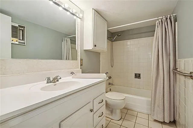 3201 Saint Charles Ave #220 — Photo 7