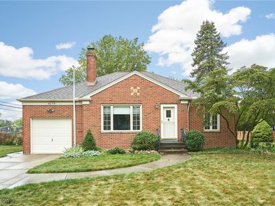 4654 W 221st St, Fairview Park, OH, 44126