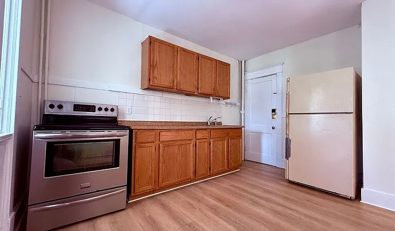 70 Maple St #1RR — Photo 3