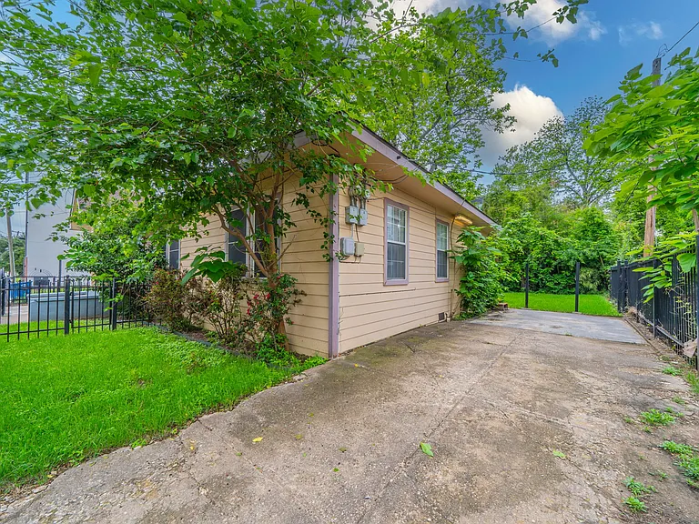 Gated side yard with a safe green space for pets and play.
