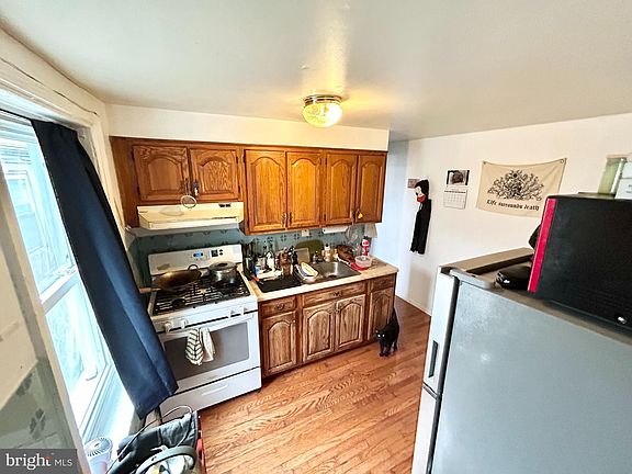 5th image of 2733 Brown St #3F