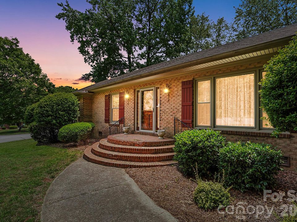 1st image of 5705 Foxcrest Dr