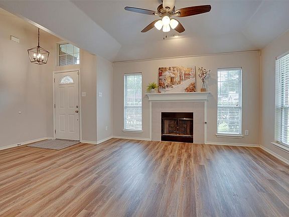 4th image of 2116 Newport Dr