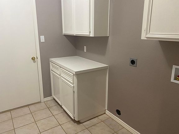 4th image of 15821 Almeria Ave