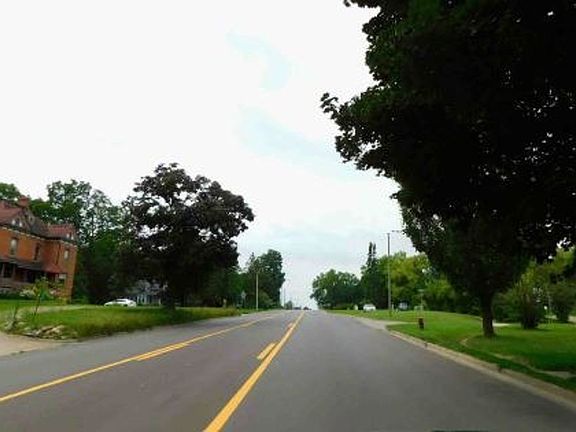 Exterior Neighborhood (street photo)