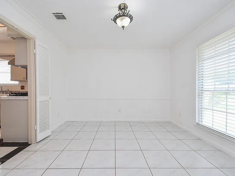 7714 Eichler Dr — Photo 5