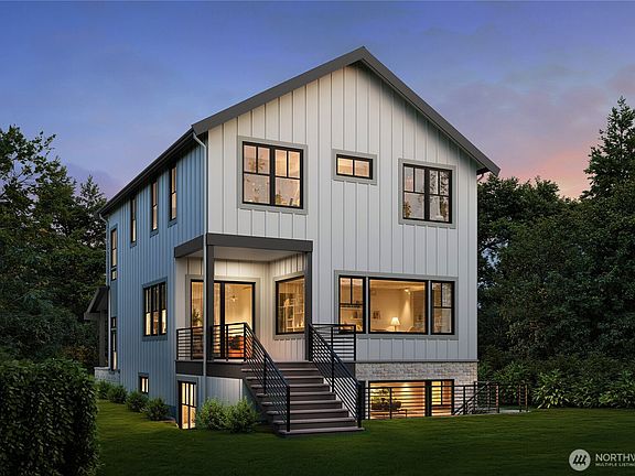 3rd image of 2618 29th Avenue W