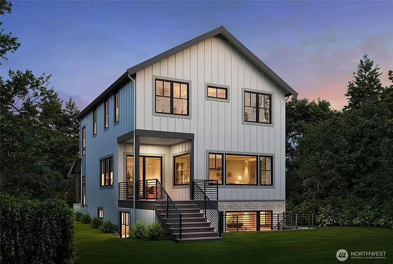 3rd image of 2618 29th Avenue W