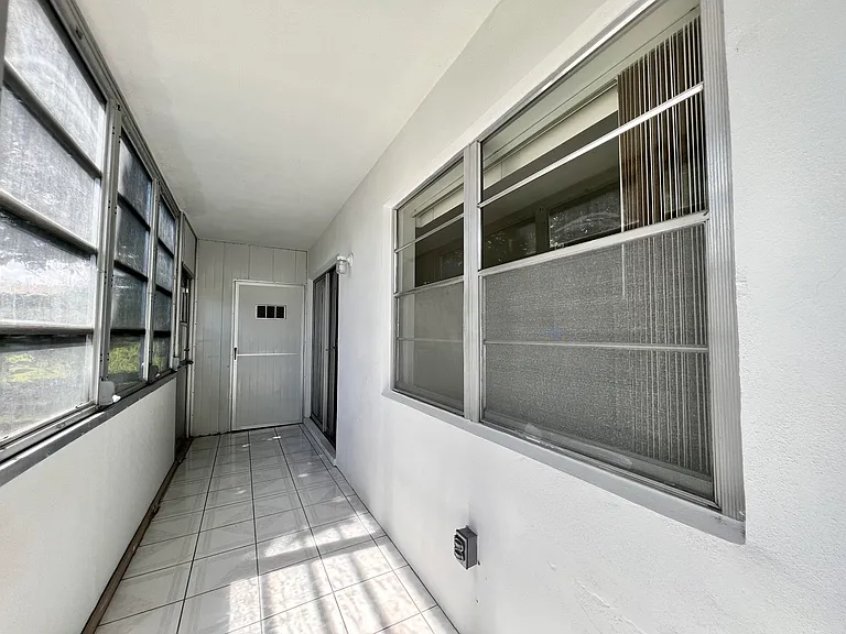 37 Cambridge Rd E #B — Photo 31