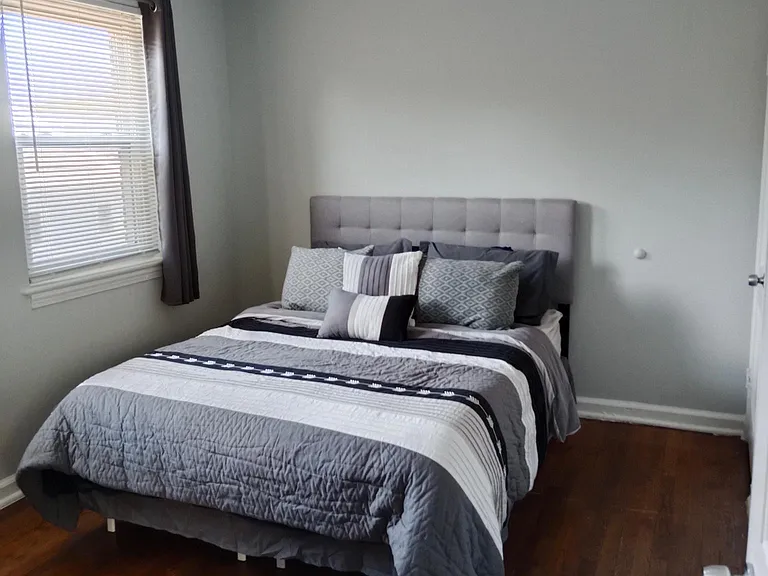 1120 Holbrook Ter NE #3 — Photo 2