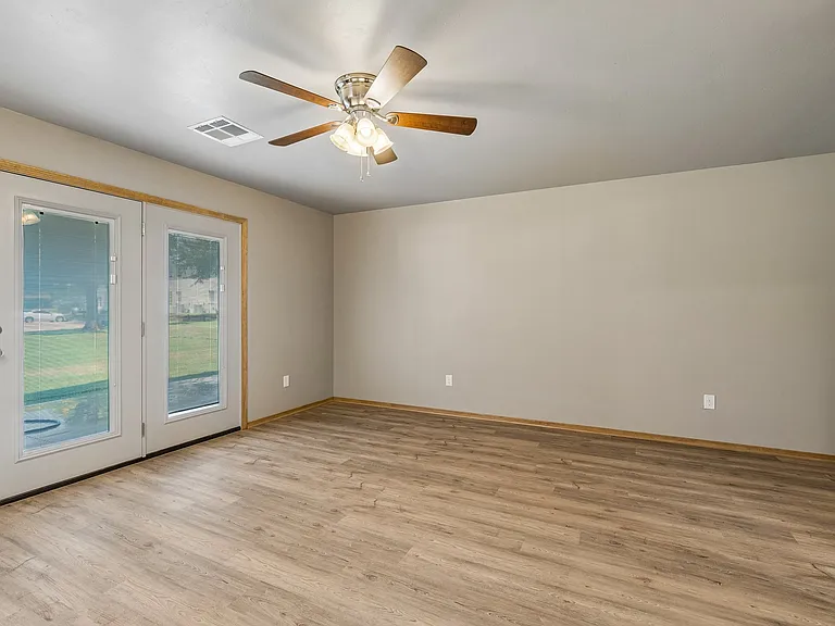 230 N Duncan St — Photo 10