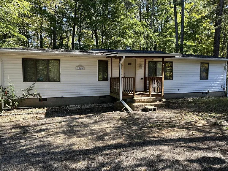 2618 Daniel Farm Rd — Photo 1