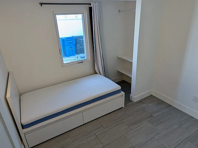 1101 W Vernon Ave #6 — Photo 2