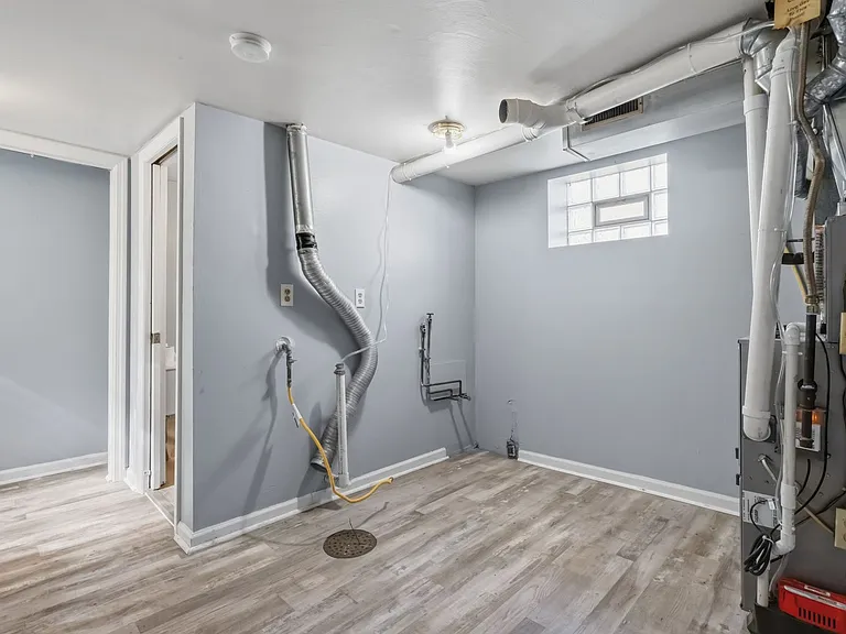 214 Campbell St — Photo 19