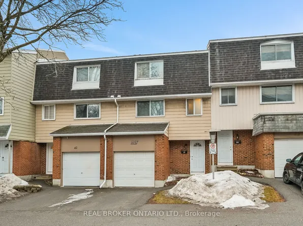 2669 Southvale Cres #41, Ottawa, ON K1B 4V2