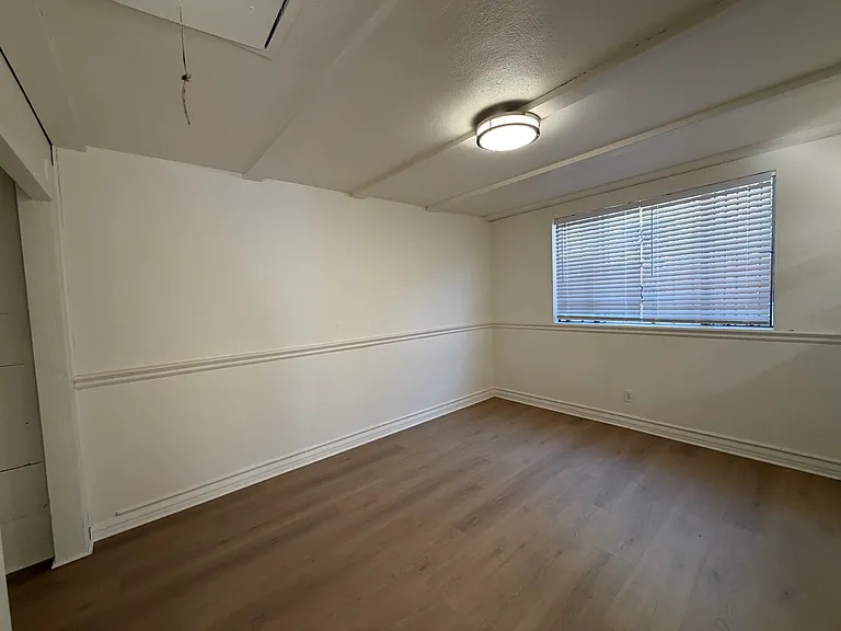 11411 Thienes Ave — Photo 8