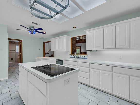 4th image of 2 Harbor View Cir