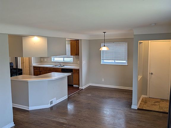 3rd image of 24876 Dale Ave