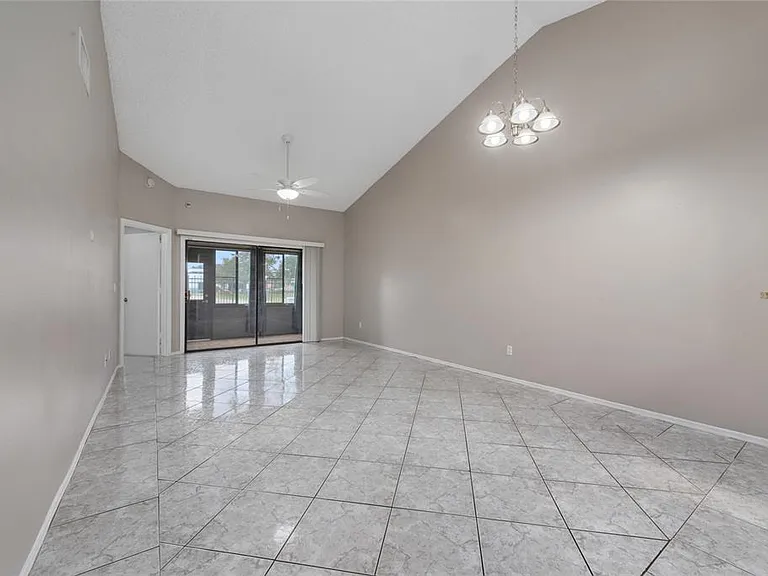 140 Lakepointe Cir — Photo 11
