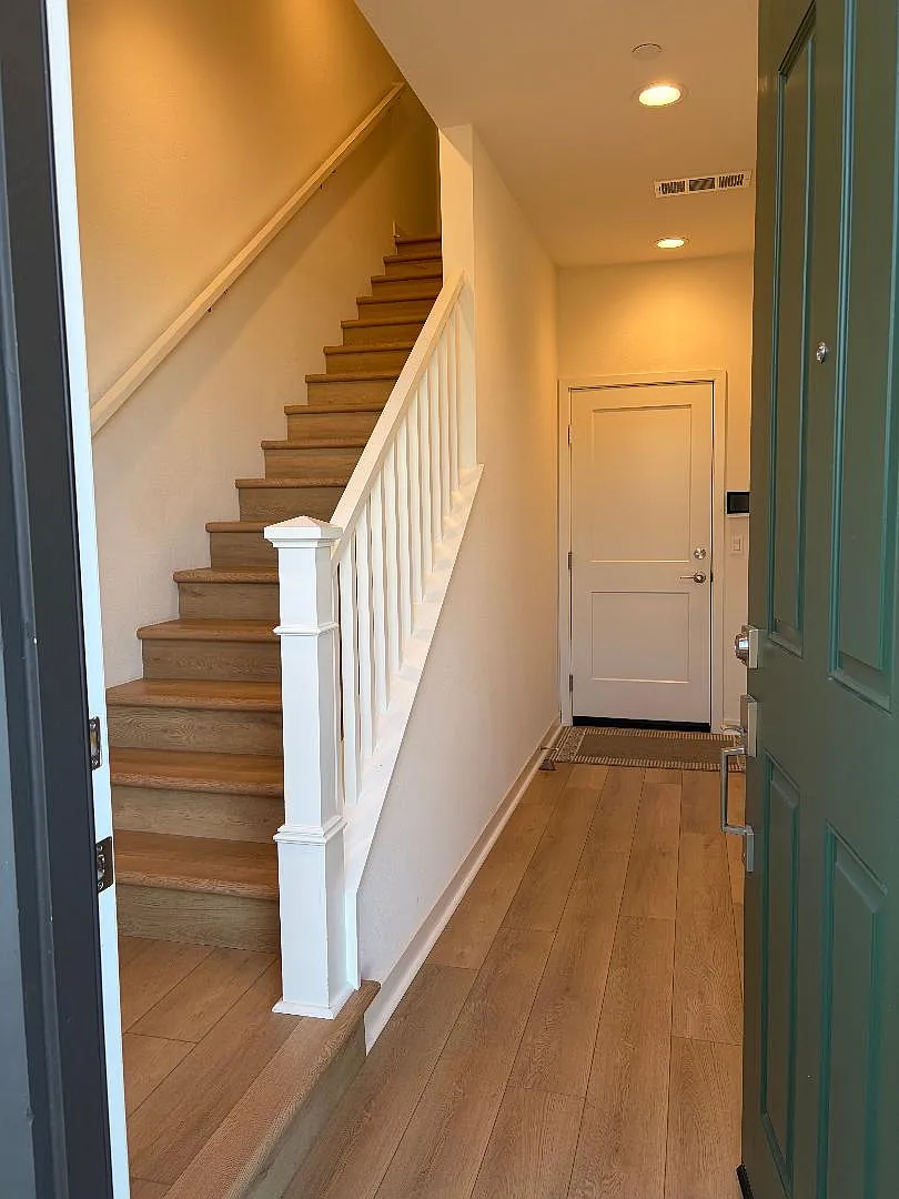 4 bed, 3.5 bath, 1994 sqft, $5,000 — Photo 2