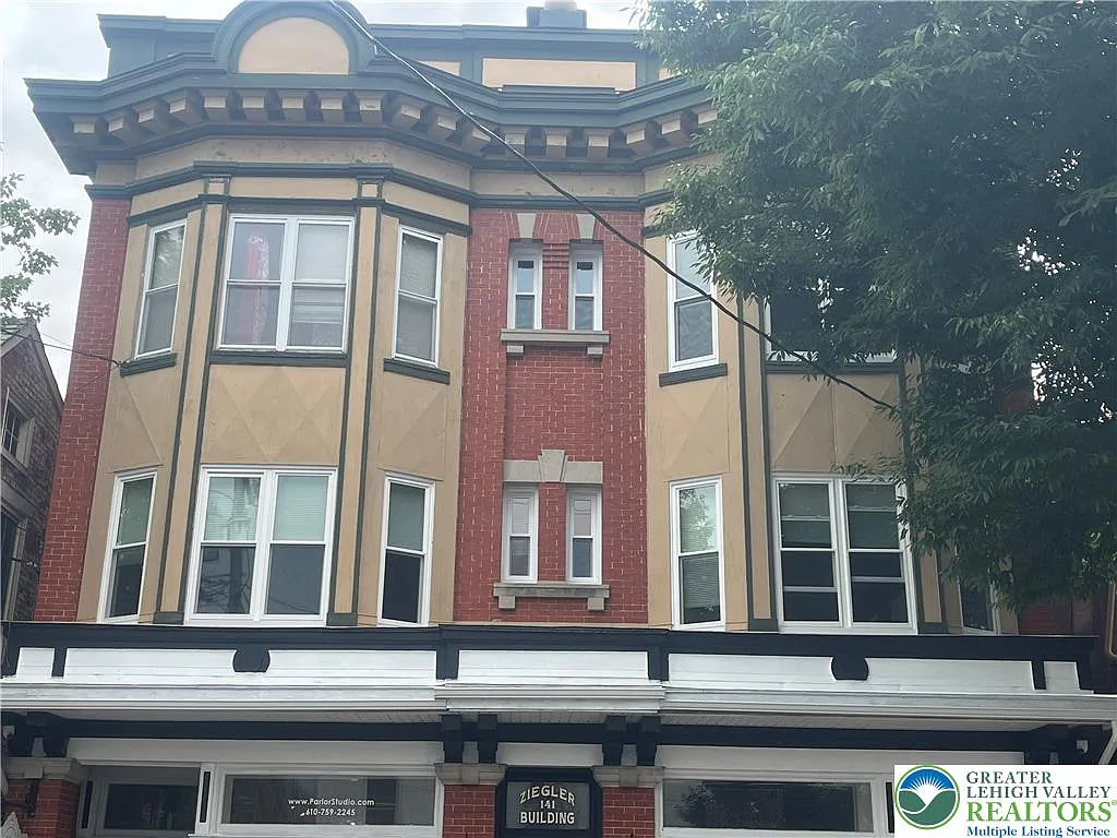 2 bed, 1.5 bath, 960 sqft, $2,100 — Photo 2
