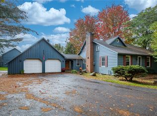 942 Hencoop Rd, Skaneateles, NY 13152