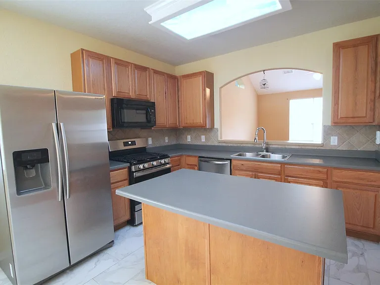 19927 Black Canyon Dr — Photo 6