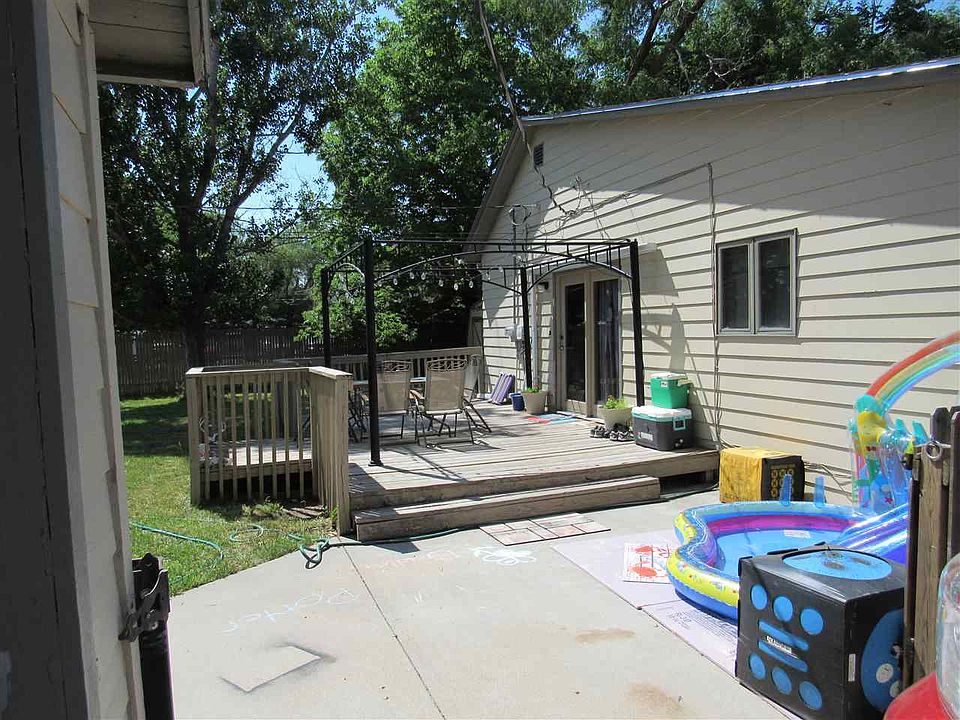 2nd image of 523 E 27th St
