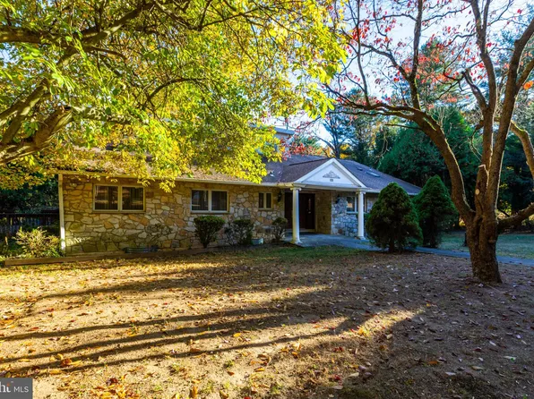 820 Crestview Dr, Springfield, PA 19064