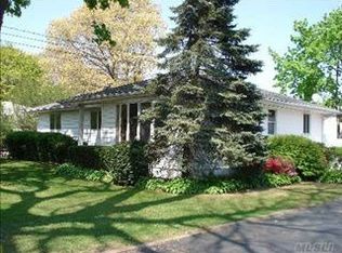 31 Oxhead Rd, Centereach, NY 11720