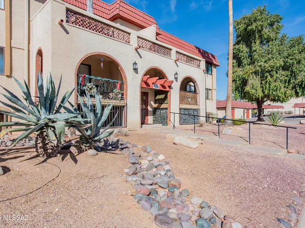6335 N Barcelona Ln, Tucson, AZ 85704