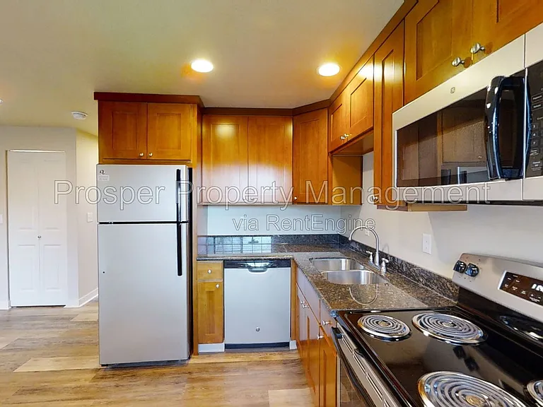 2301 S 74th St #14 — Photo 4