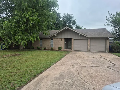 1208 E Brooks St Photo 1
