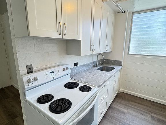 2nd image of 915 Birch St #101
