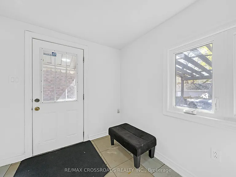 111 Elgin St W — Photo 4
