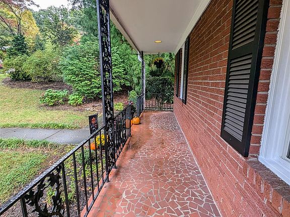 5th image of 139 Pearson Dr