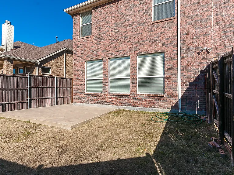 11945 Henderson Dr — Photo 17