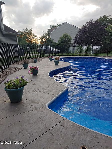 4th image of 44 Bancker Avenue