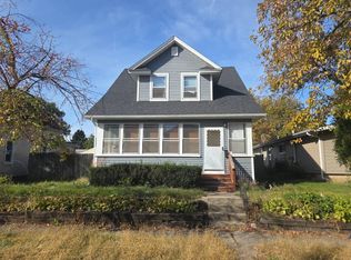 1841 2nd St, Moline, IL 61265