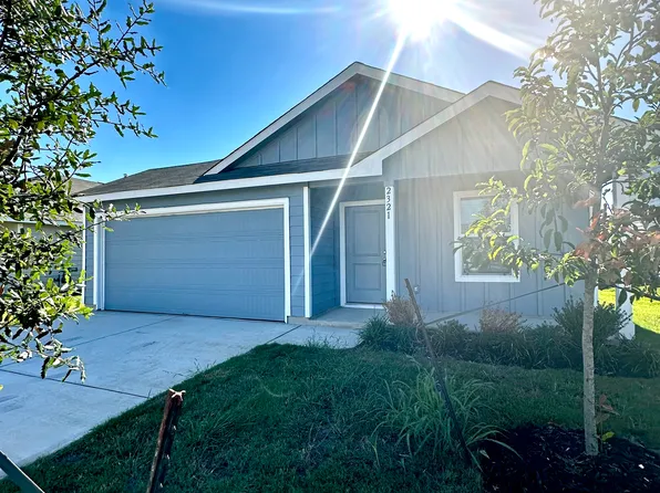 2321 Dust Devil Dr, Lockhart, TX 78644