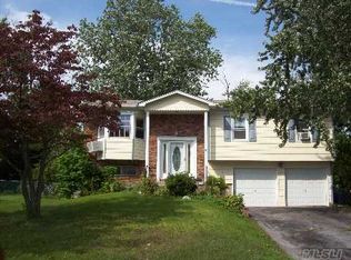 58 Marquette Dr, Smithtown, NY 11787