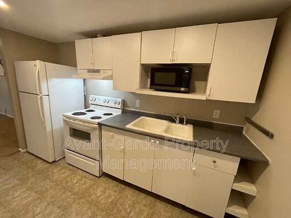 4th image of 21 Chippewa Rd #Basement