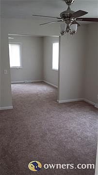 Dining room with ceiling fan