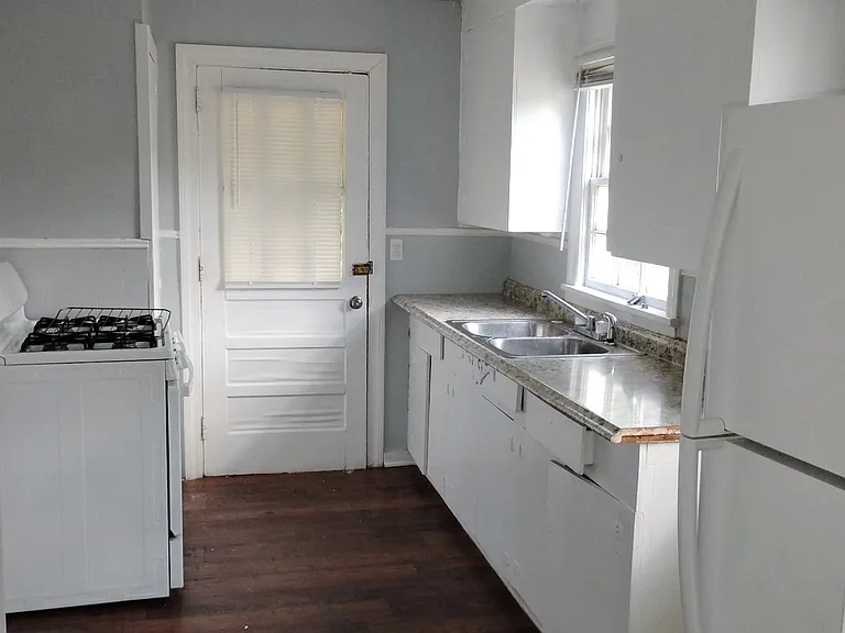 1706 Louise St — Photo 5