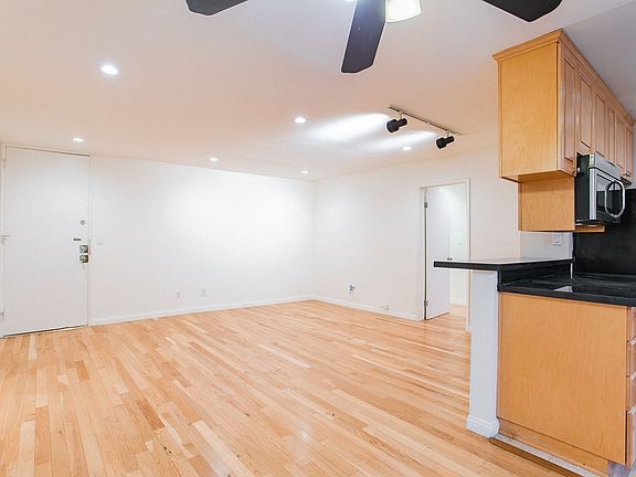 3rd image of 950 Larrabee St APT 102