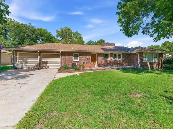2624 E Clover Ln, Wichita, KS 67216