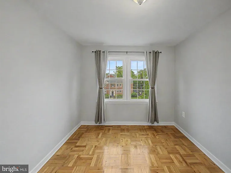 6607 Potomac Ave #C2 — Photo 10
