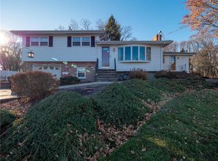 81 Oberlin Dr, Warwick, RI 02886